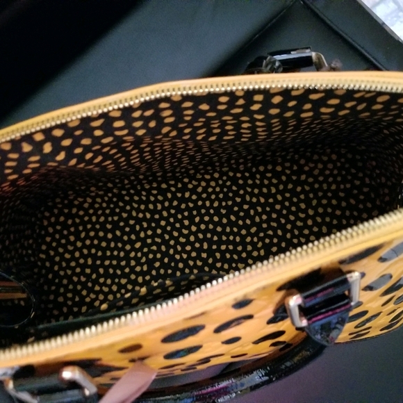 Genuine Leather Alma handbag. - Picture 5 of 9
